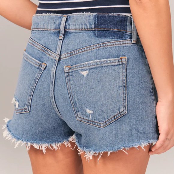 ABERCROMBIE & FITCH Curve Love Mid Rise Mom Shorts (35 R) |*SEXY FRAYED CUT-OFFS - Picture 4 of 9